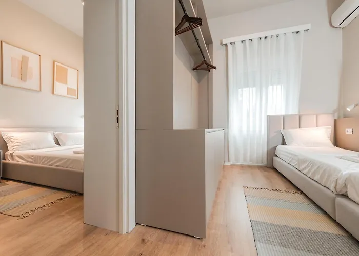 Downtown Tirana Apartment Delux Shallvaret