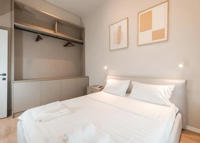 Downtown Tirana Apartment Delux Shallvaret