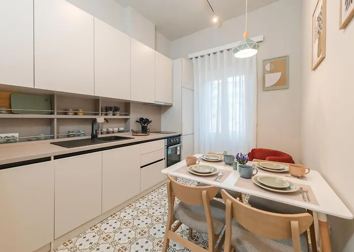 Downtown Tirana Apartment Delux Shallvaret